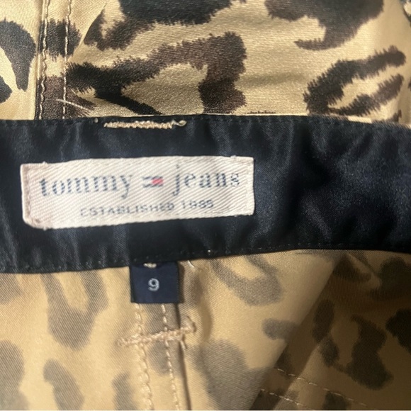 Tommy Hilfiger Vintage Size 9 Leopard Cargo Style Pants EUC Relaxed Fit - Picture 7 of 10